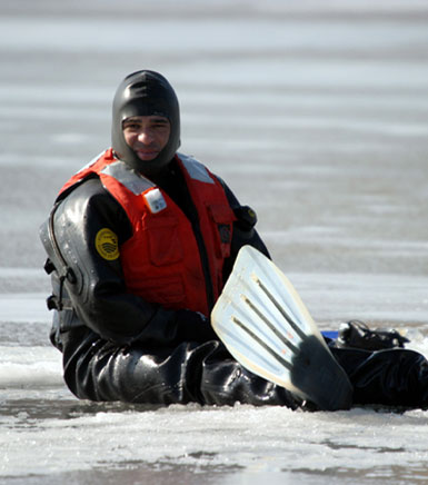Oscar Smith during an NYPD Air-Sea Rescue ice operation